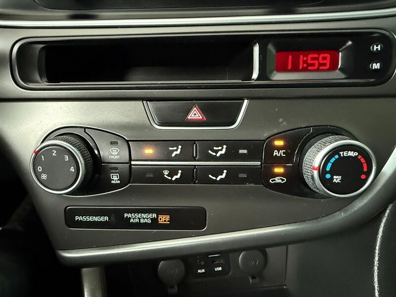 Kia Optima Vehicle Full-screen Gallery Image 30