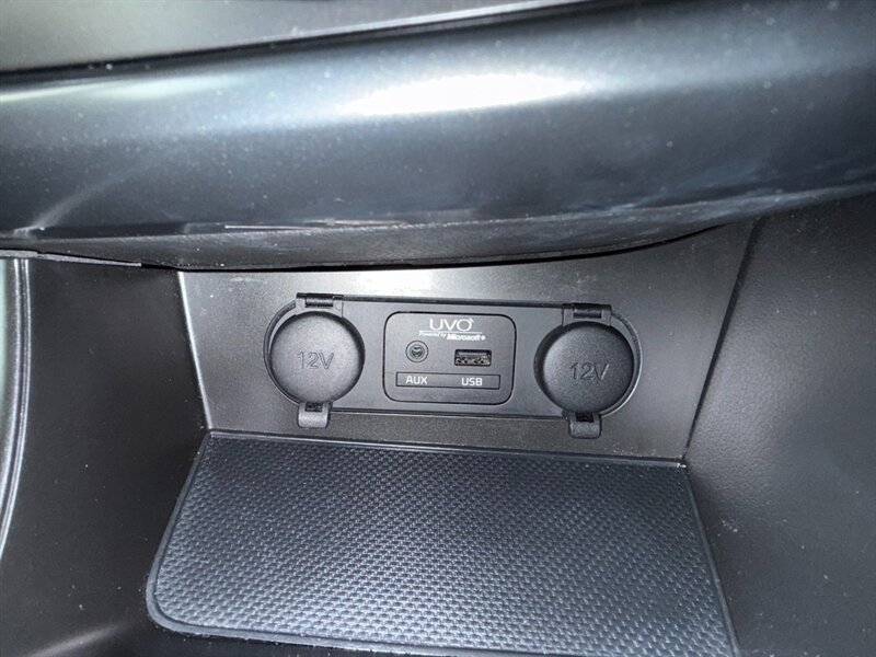 Kia Optima Vehicle Full-screen Gallery Image 31