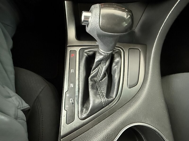 Kia Optima Vehicle Full-screen Gallery Image 32