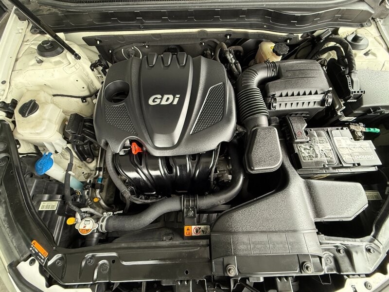 Kia Optima Vehicle Full-screen Gallery Image 34