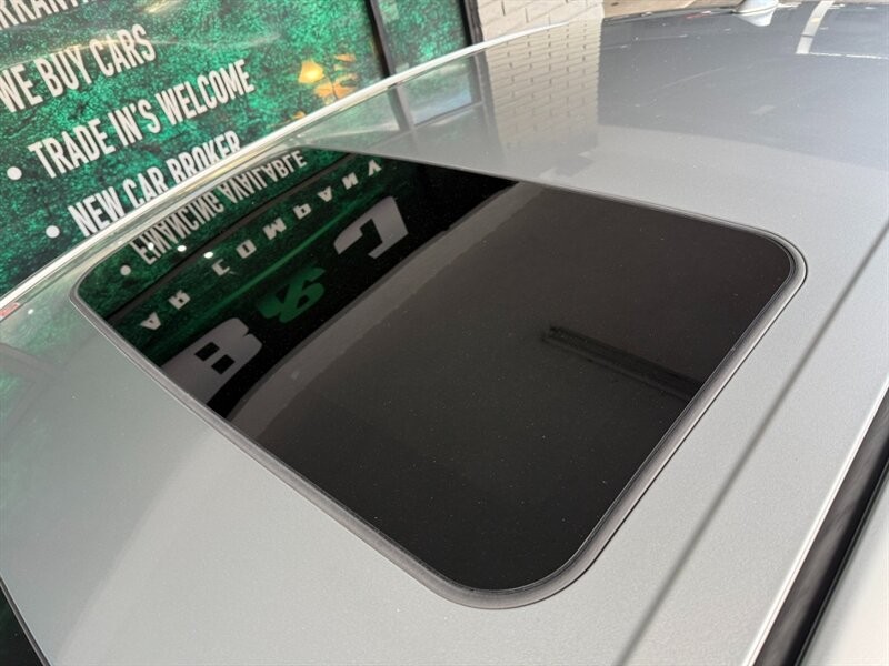 Toyota Avalon Vehicle Full-screen Gallery Image 14