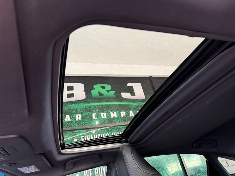 Toyota Avalon Vehicle Full-screen Gallery Image 15