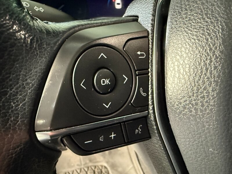 Toyota Avalon Vehicle Full-screen Gallery Image 21