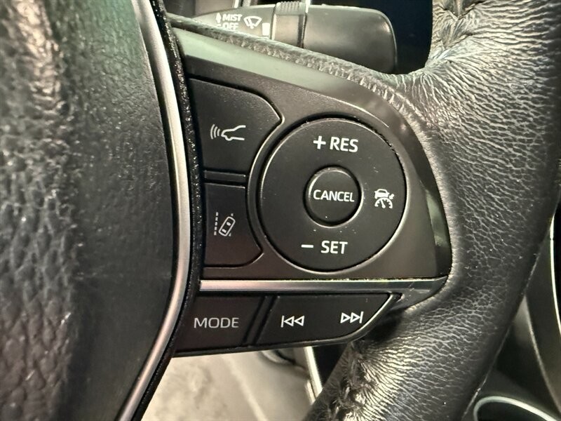 Toyota Avalon Vehicle Full-screen Gallery Image 22