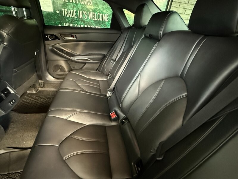 Toyota Avalon Vehicle Full-screen Gallery Image 26