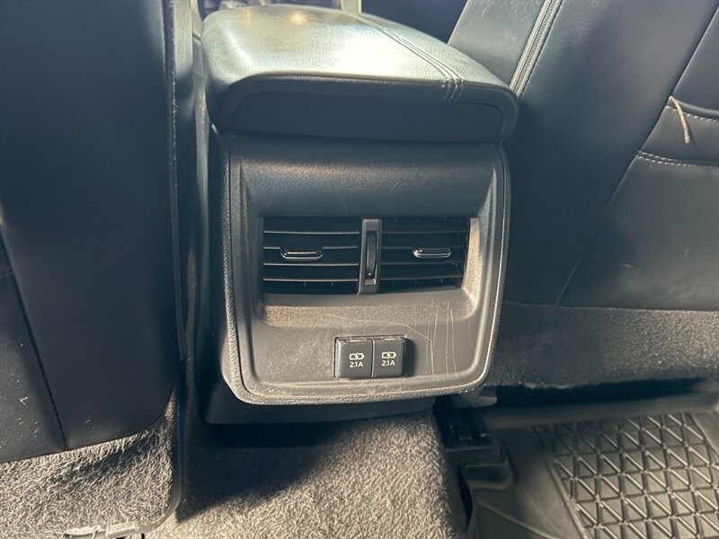 Toyota Avalon Vehicle Full-screen Gallery Image 27