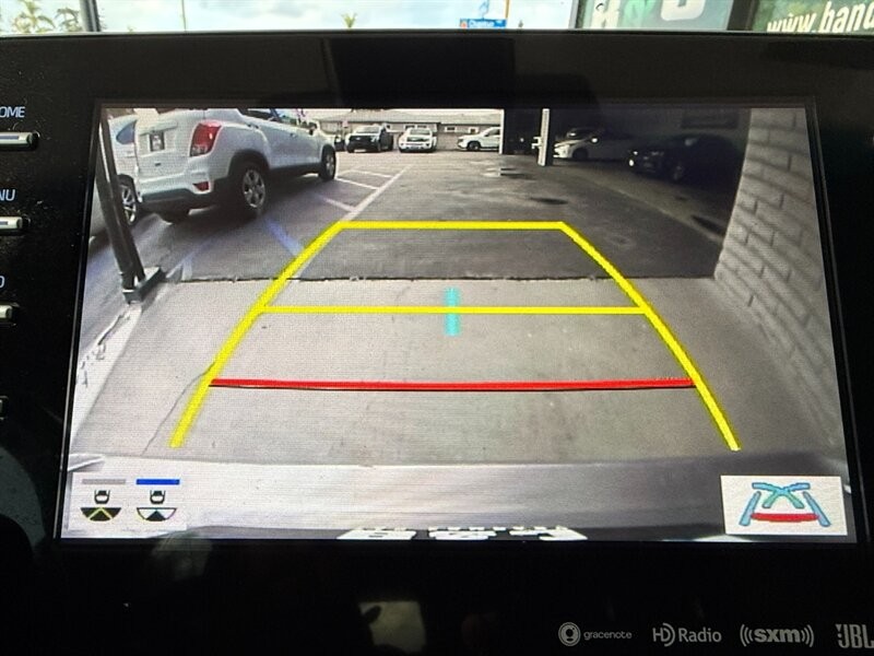 Toyota Avalon Vehicle Full-screen Gallery Image 34