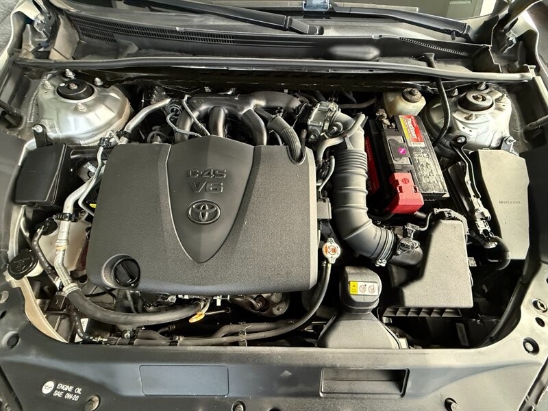 Toyota Avalon Vehicle Full-screen Gallery Image 38