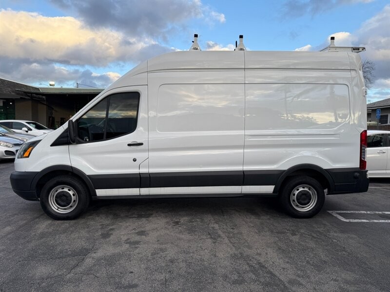Ford Transit Cargo Van Vehicle Full-screen Gallery Image 03