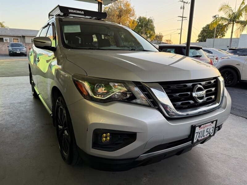 Nissan Pathfinder Vehicle Full-screen Gallery Image 08