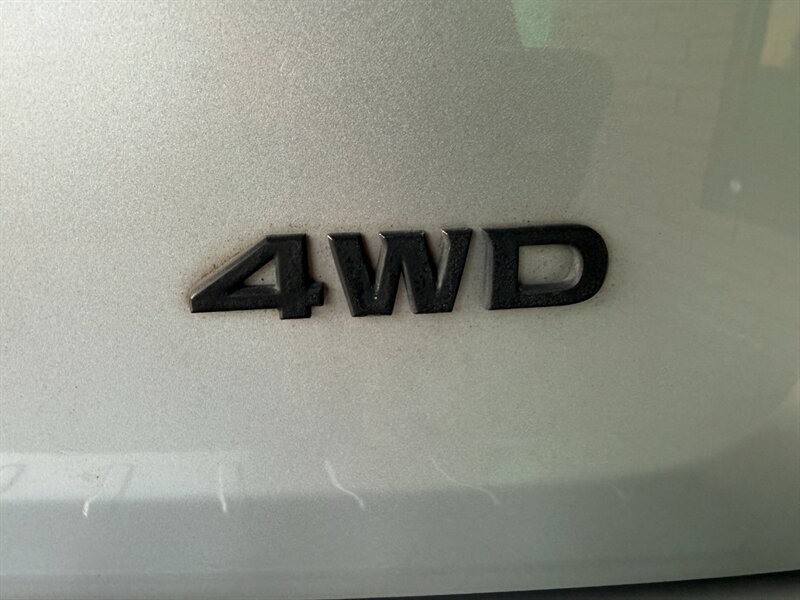 Nissan Pathfinder Vehicle Full-screen Gallery Image 15