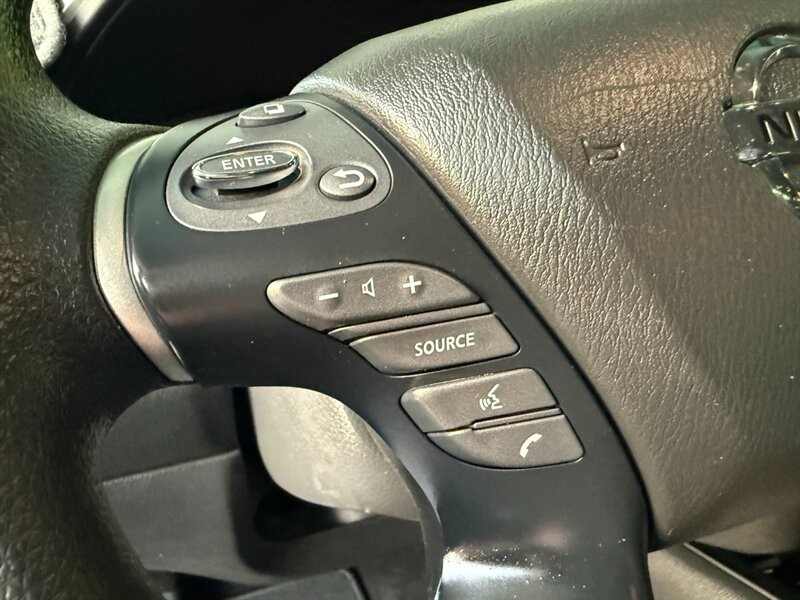 Nissan Pathfinder Vehicle Full-screen Gallery Image 20