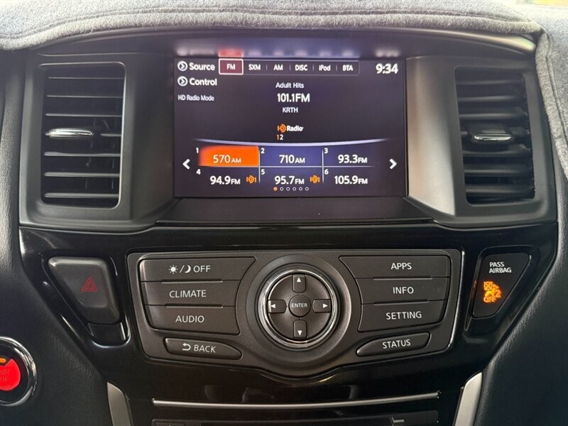 Nissan Pathfinder Vehicle Full-screen Gallery Image 30