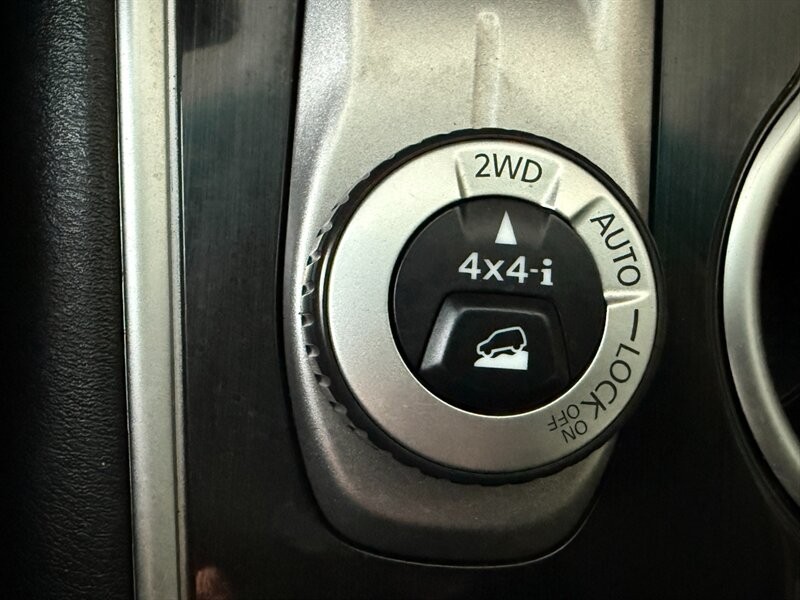 Nissan Pathfinder Vehicle Full-screen Gallery Image 33