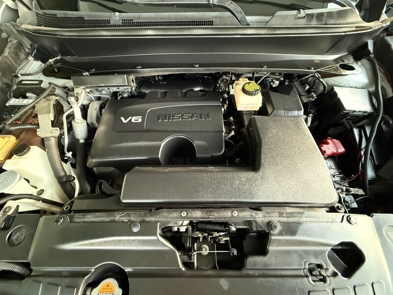 Nissan Pathfinder Vehicle Full-screen Gallery Image 35