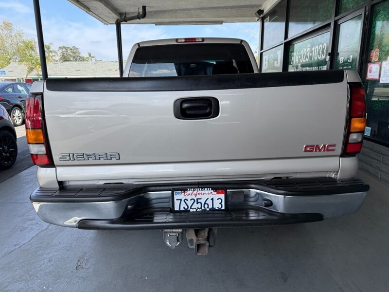 GMC Sierra 1500 Vehicle Full-screen Gallery Image 13