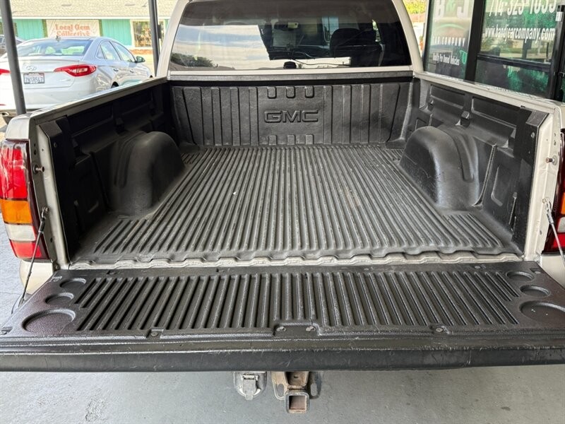 GMC Sierra 1500 Vehicle Full-screen Gallery Image 15