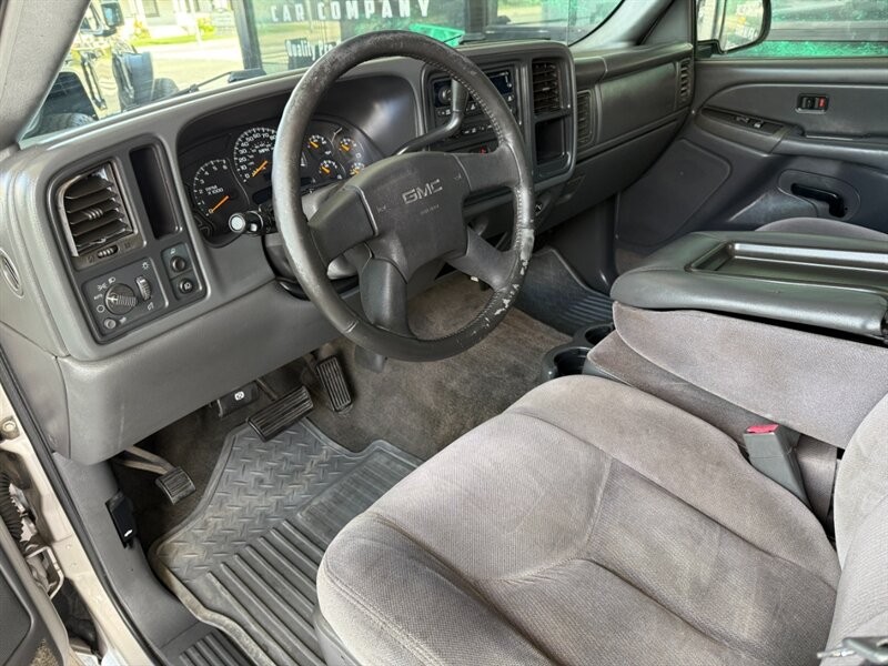 GMC Sierra 1500 Vehicle Full-screen Gallery Image 16