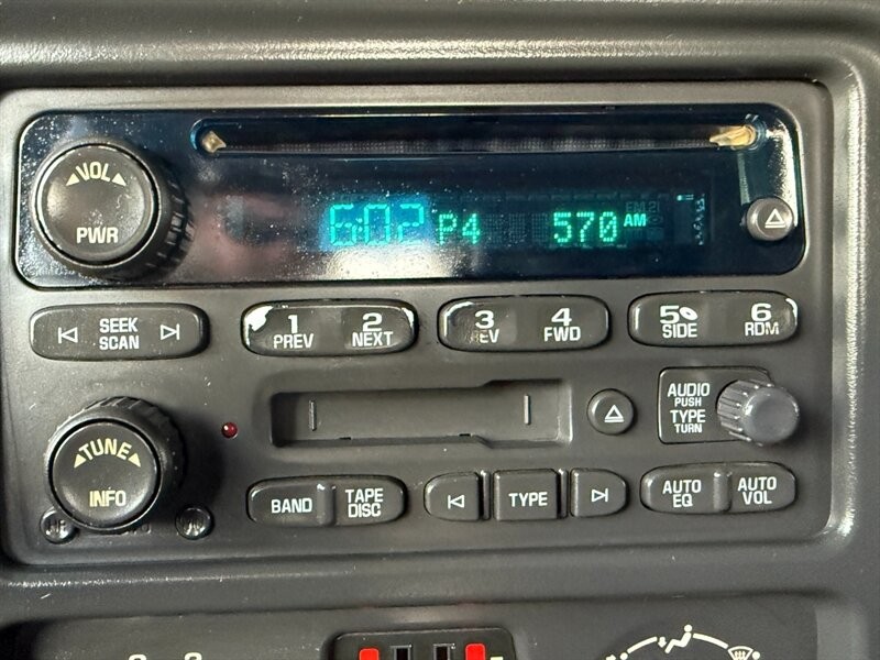 GMC Sierra 1500 Vehicle Full-screen Gallery Image 30