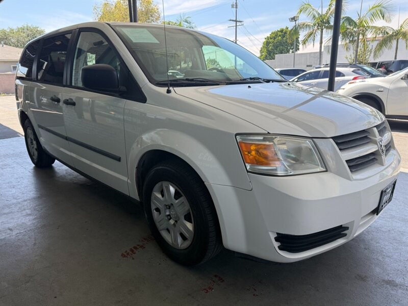 Dodge Grand Caravan Vehicle Full-screen Gallery Image 07