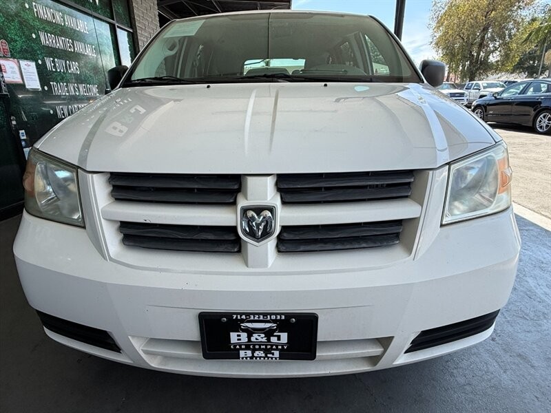 Dodge Grand Caravan Vehicle Full-screen Gallery Image 11