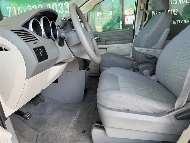 Dodge Grand Caravan Vehicle Full-screen Gallery Image 16