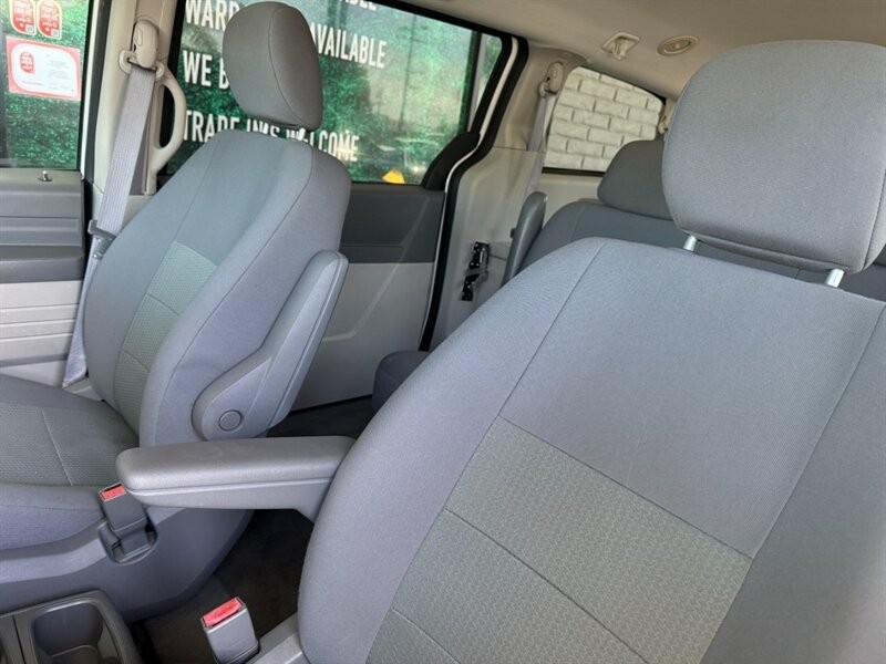 Dodge Grand Caravan Vehicle Full-screen Gallery Image 17