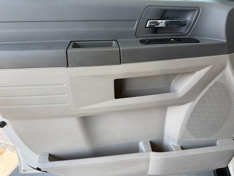 Dodge Grand Caravan Vehicle Full-screen Gallery Image 19
