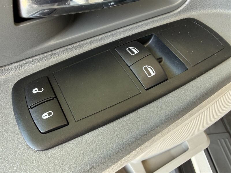 Dodge Grand Caravan Vehicle Full-screen Gallery Image 20