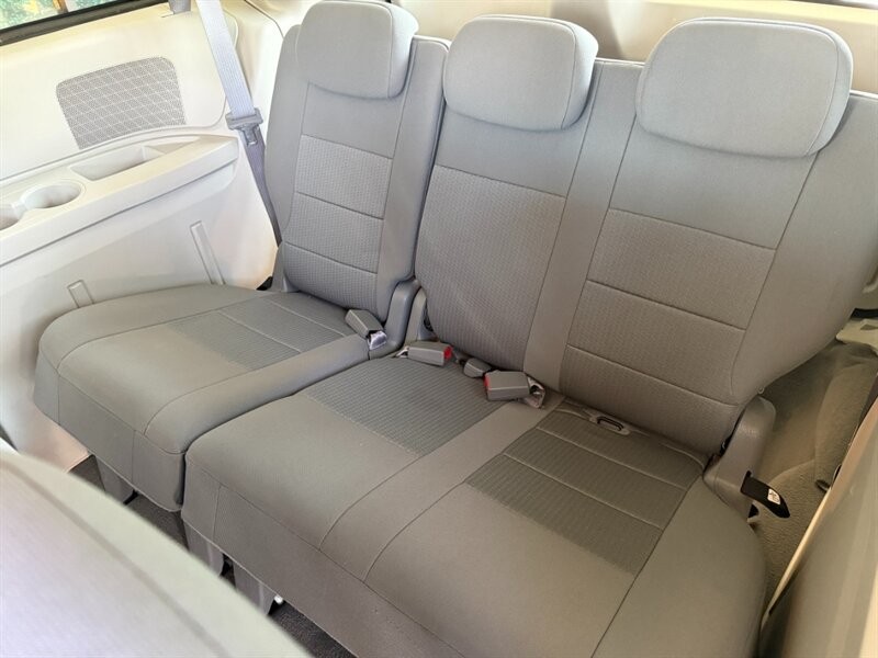 Dodge Grand Caravan Vehicle Full-screen Gallery Image 22