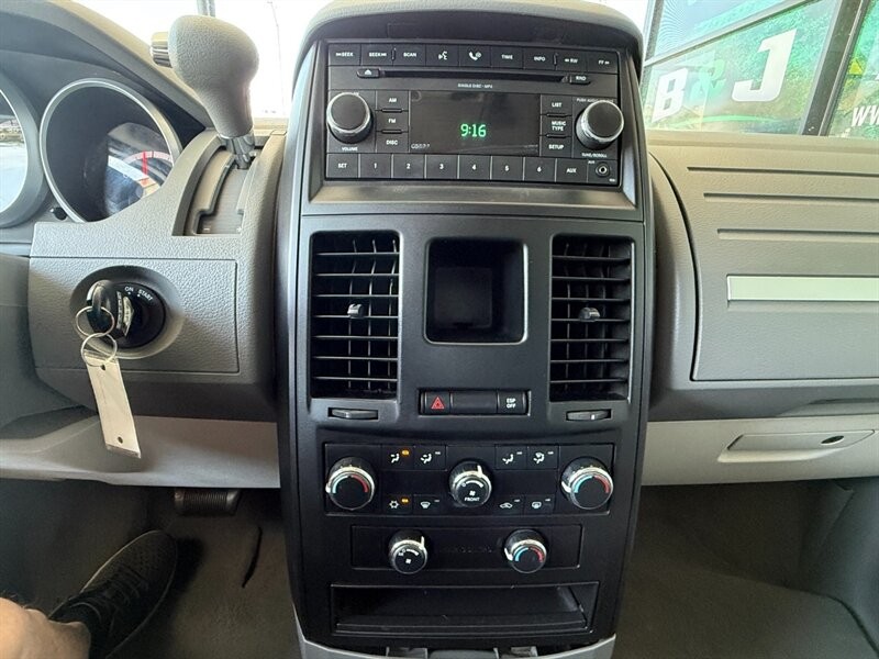 Dodge Grand Caravan Vehicle Full-screen Gallery Image 28