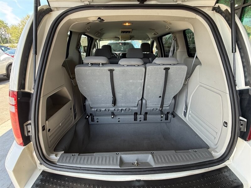 Dodge Grand Caravan Vehicle Full-screen Gallery Image 33