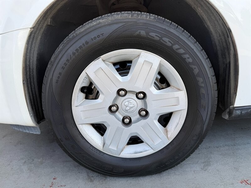 Dodge Grand Caravan Vehicle Full-screen Gallery Image 35