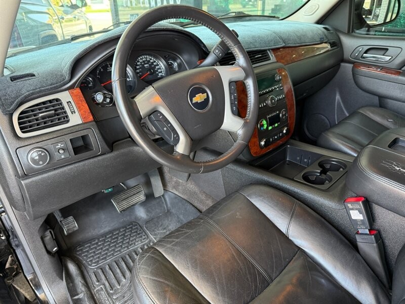 Chevrolet Tahoe Vehicle Full-screen Gallery Image 16