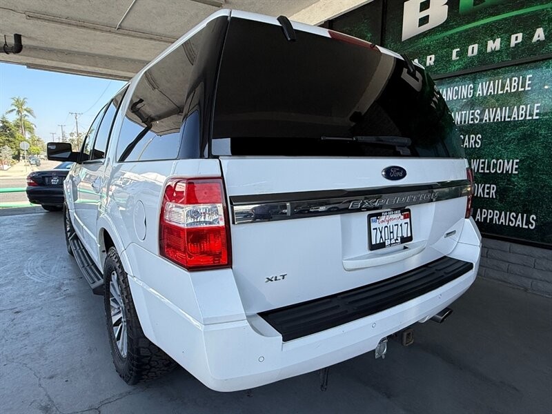 Ford Expedition Vehicle Full-screen Gallery Image 06