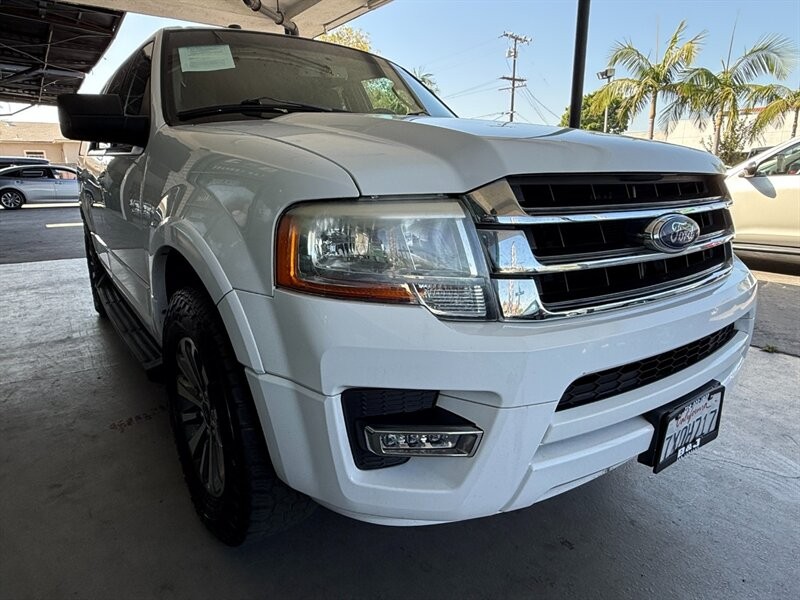 Ford Expedition Vehicle Full-screen Gallery Image 08