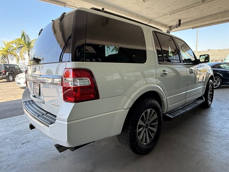 Ford Expedition Vehicle Full-screen Gallery Image 09