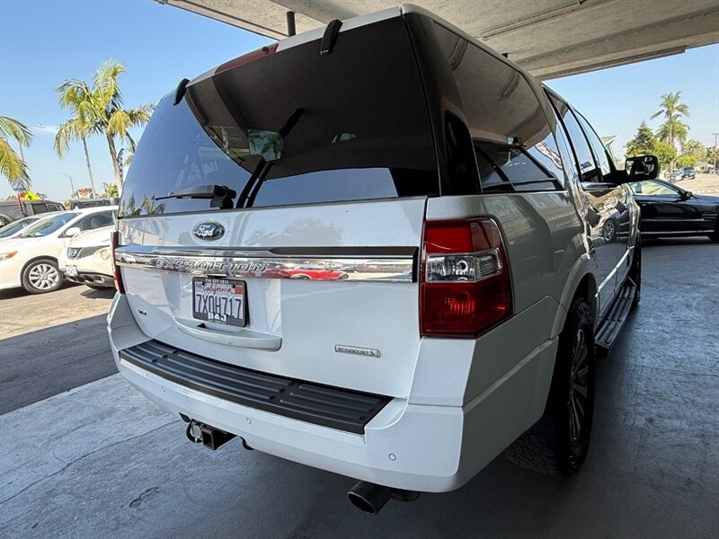 Ford Expedition Vehicle Full-screen Gallery Image 10