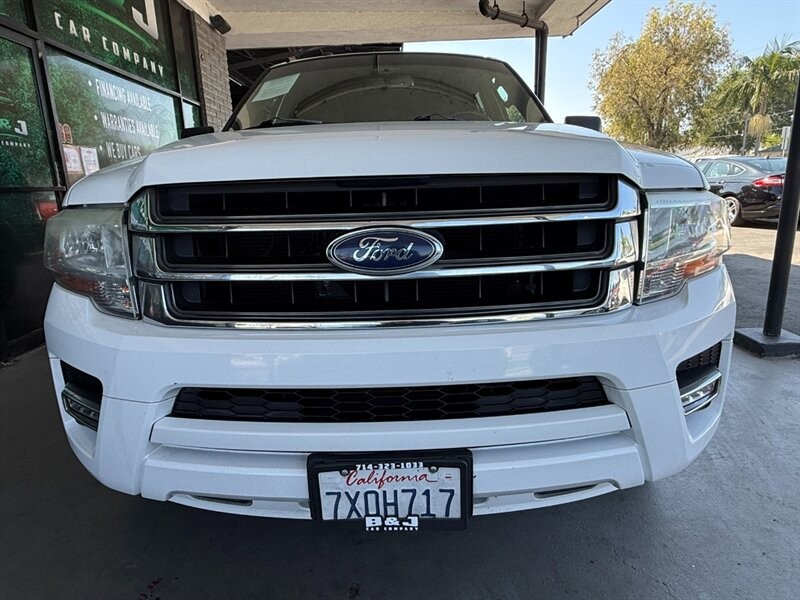 Ford Expedition Vehicle Full-screen Gallery Image 11