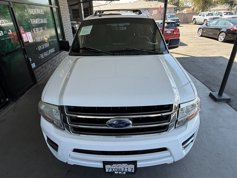 Ford Expedition Vehicle Full-screen Gallery Image 12