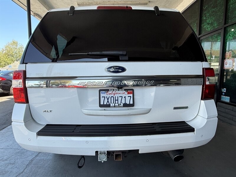 Ford Expedition Vehicle Full-screen Gallery Image 13