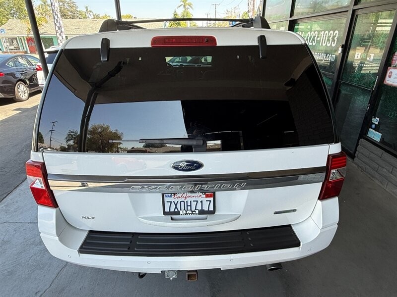 Ford Expedition Vehicle Full-screen Gallery Image 14