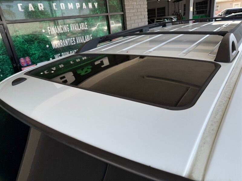 Ford Expedition Vehicle Full-screen Gallery Image 15