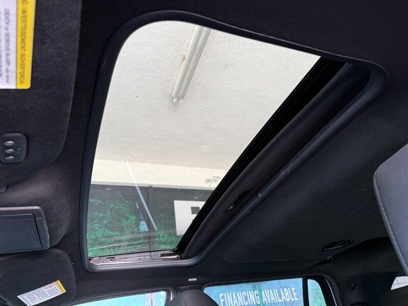 Ford Expedition Vehicle Full-screen Gallery Image 16