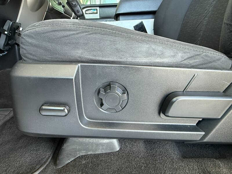 Ford Expedition Vehicle Full-screen Gallery Image 20