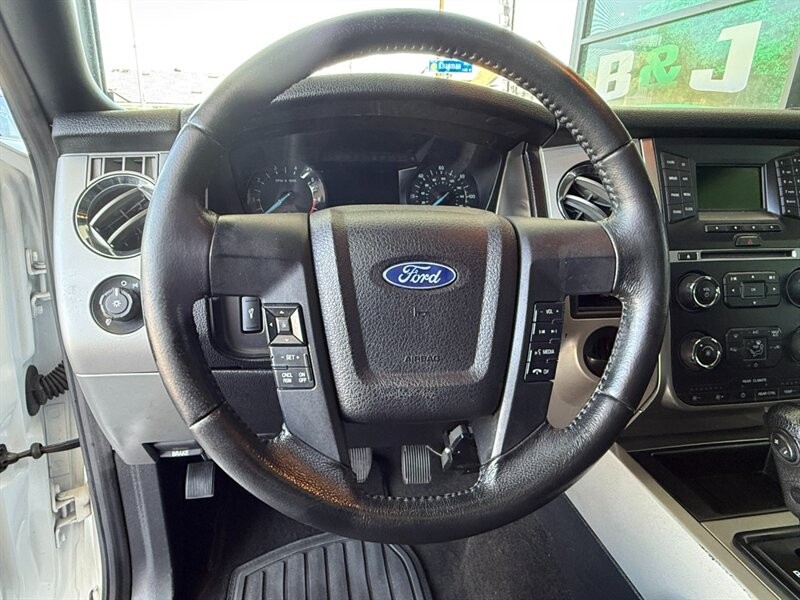 Ford Expedition Vehicle Full-screen Gallery Image 21