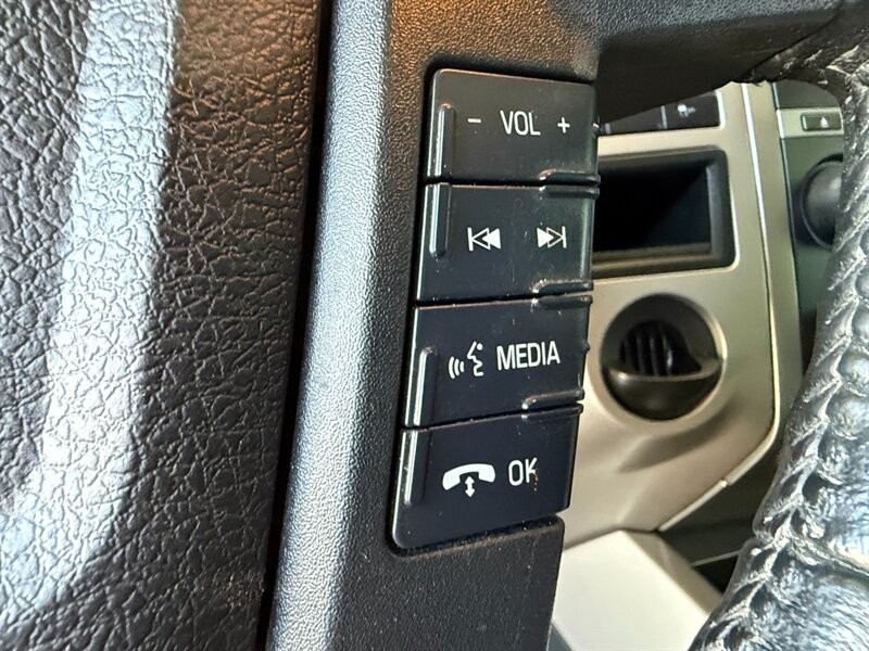 Ford Expedition Vehicle Full-screen Gallery Image 23