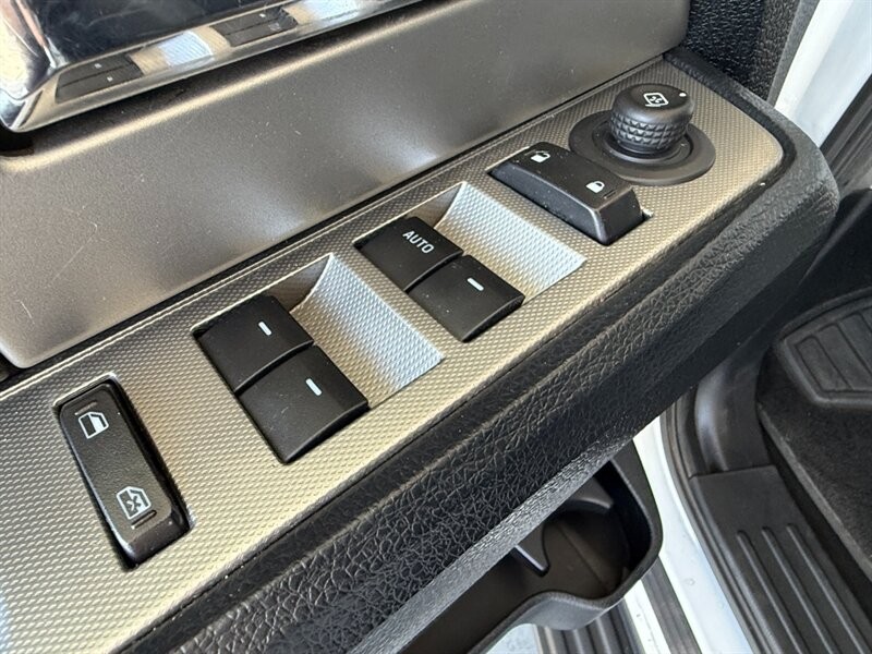 Ford Expedition Vehicle Full-screen Gallery Image 25