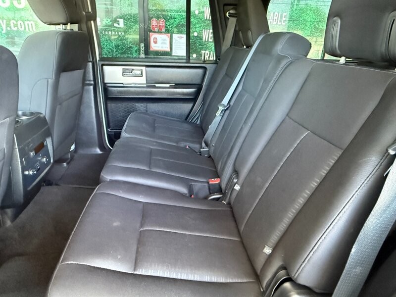 Ford Expedition Vehicle Full-screen Gallery Image 26