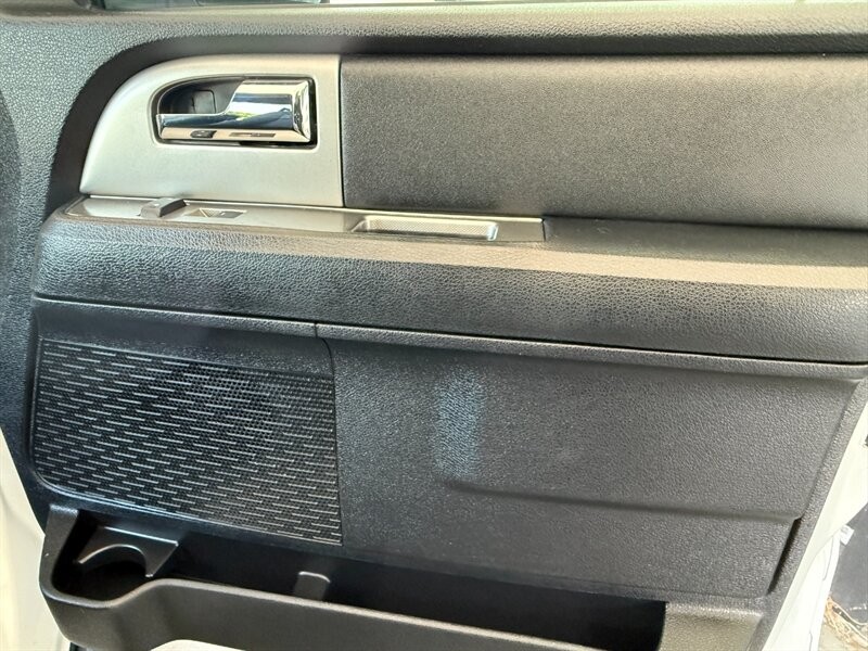 Ford Expedition Vehicle Full-screen Gallery Image 30